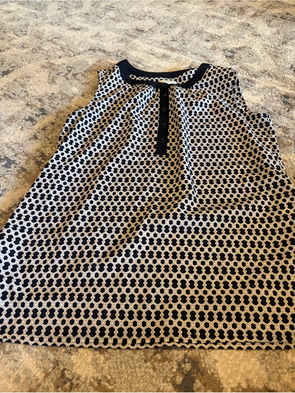 Sleeveless Geometric Print Shell in black, khaki and White